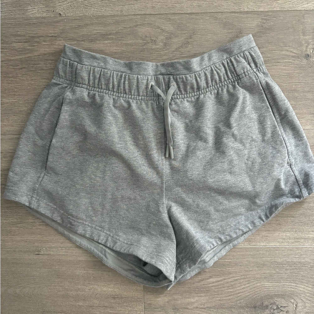 Lululemon inner glow shorts